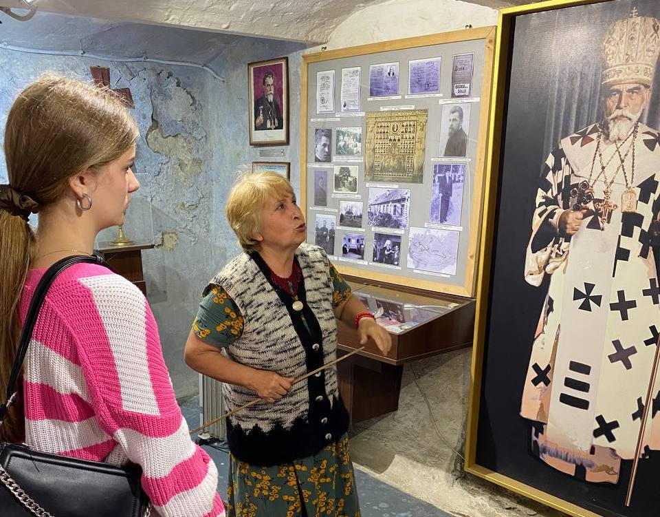 Екскурсовод був дуже обізнаний